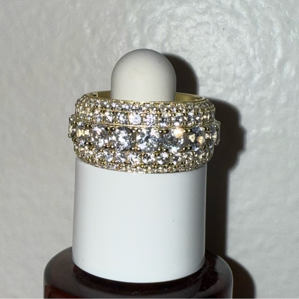 Elegant Gold and Silver Women's Ring